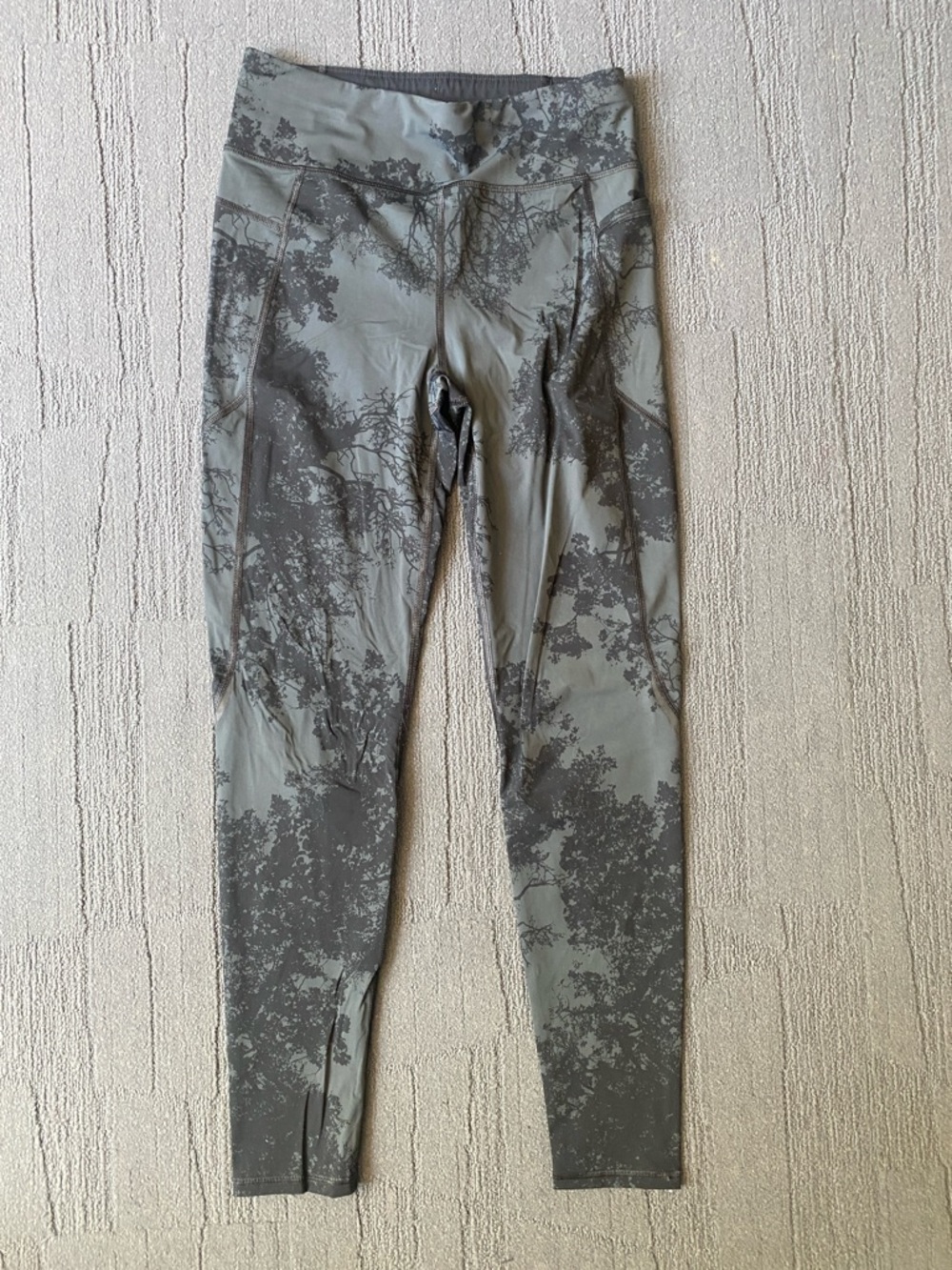 NWOT Sweaty Betty Black and Dark Gray Zero Gravity Leggings